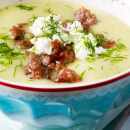 Schmorgurkensuppe mit Feta und Hack